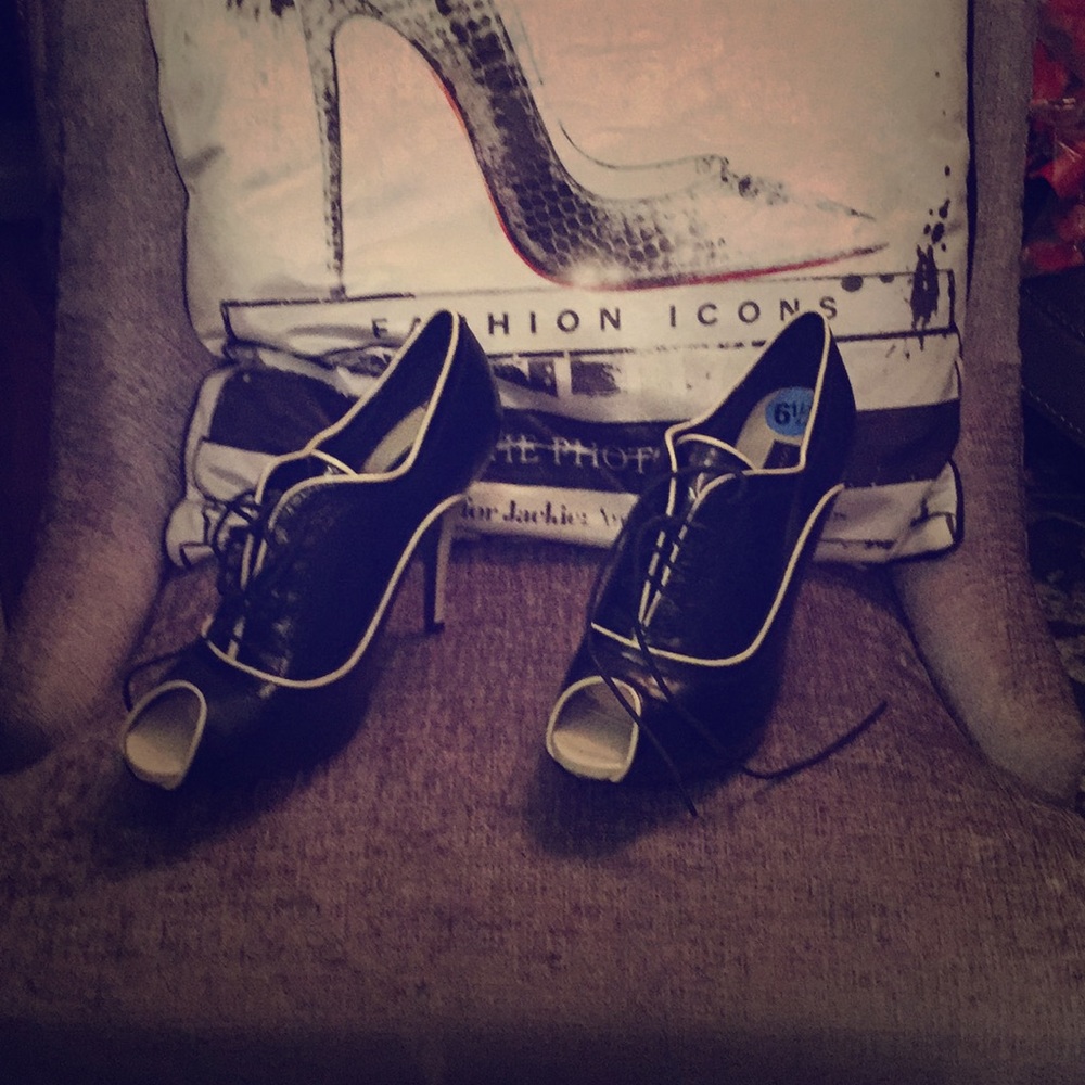 Black & White Steve Madden tie up peep toe booties